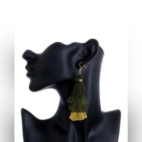 BOHEMIAN FRINGE LAYERED MULTI-COLORED THREADED TASSEL DROP EARRINGS - Picture 2 of 3